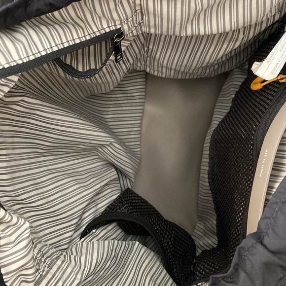 LULULEMON Travelling Yogini Rucksack Large Black Backpack main image 8